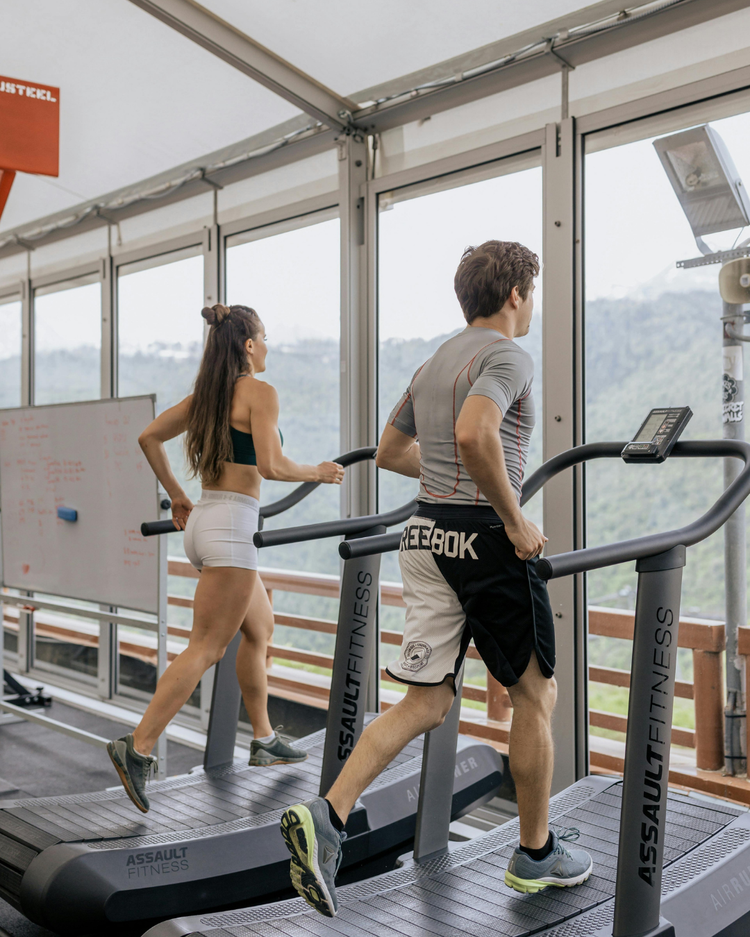 Master Your Treadmill: Smart Indoor Running Plans, Form Tips & Motivation