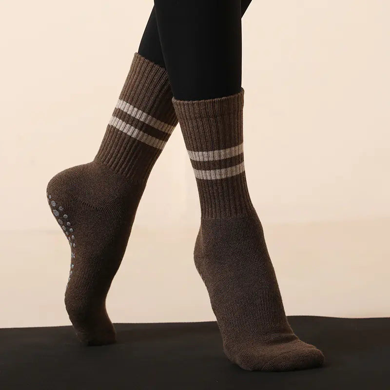 Non-Slip Fitness Socks & Stockings – Anti-Skid Grip Sports Socks for Yoga, Gym & Training