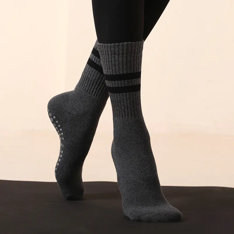 Non-Slip Fitness Socks & Stockings – Anti-Skid Grip Sports Socks for Yoga, Gym & Training
